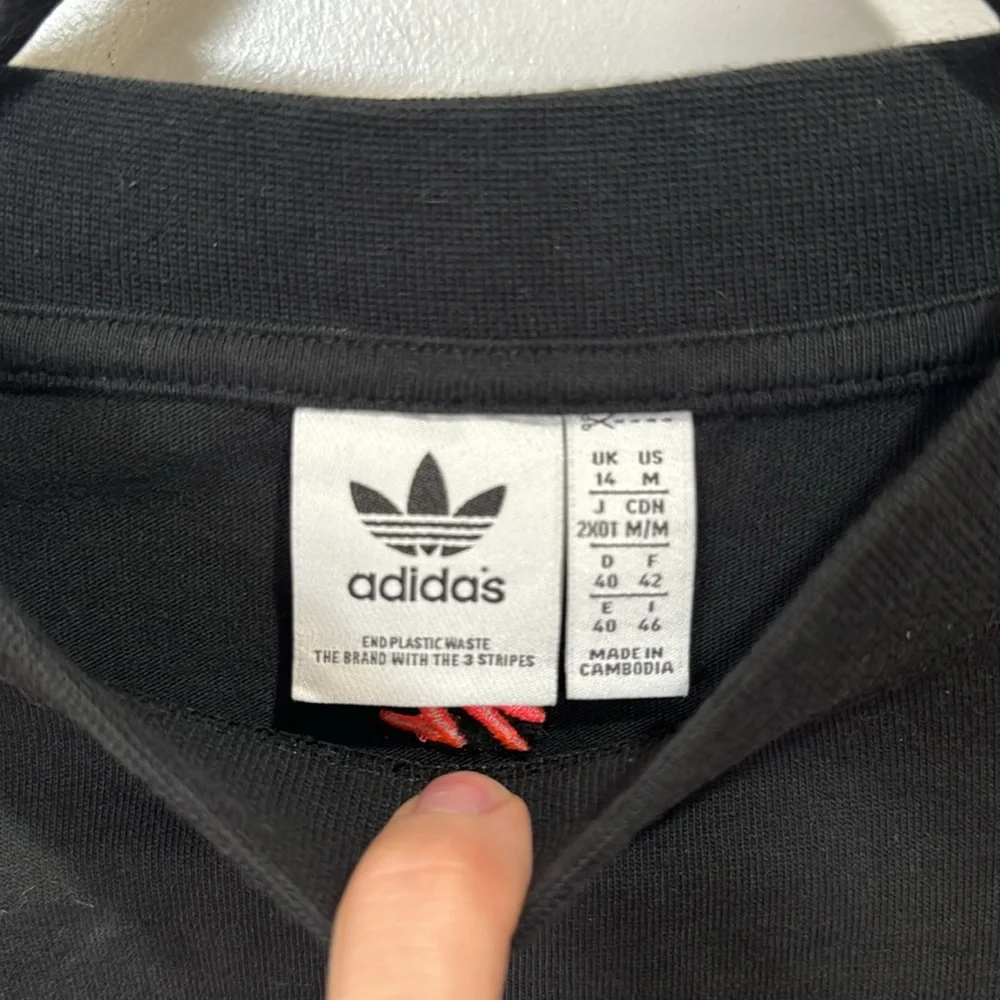 ADIDAS x KRIS ANDREWS LOVE UNITES CROP TOP MEDIUM - Picture 6 of 9